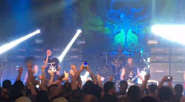 PHILIP ANSELMO Performs 'I'm Broken' With BLACK LABEL SOCIETY In Chicago